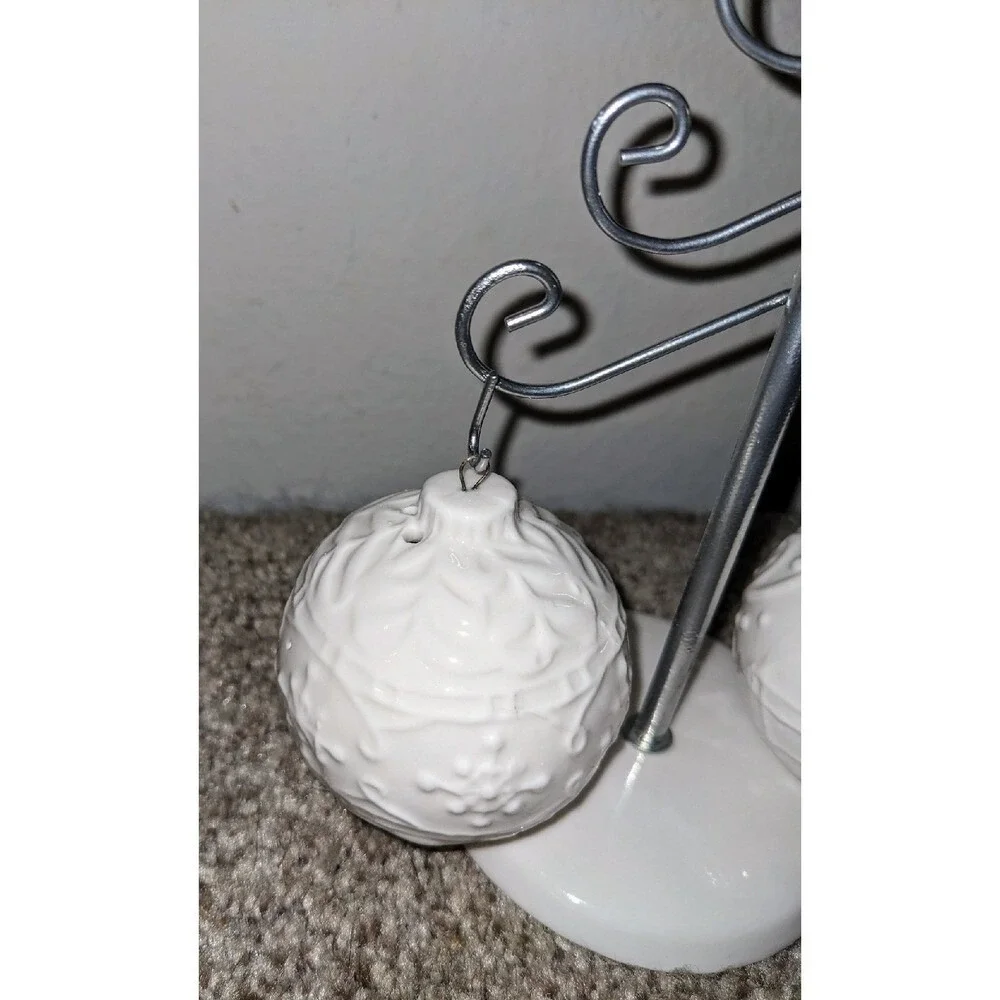 Cracker Barrel Christmas Ornament Salt & Pepper Shakers with Tree Stand‎